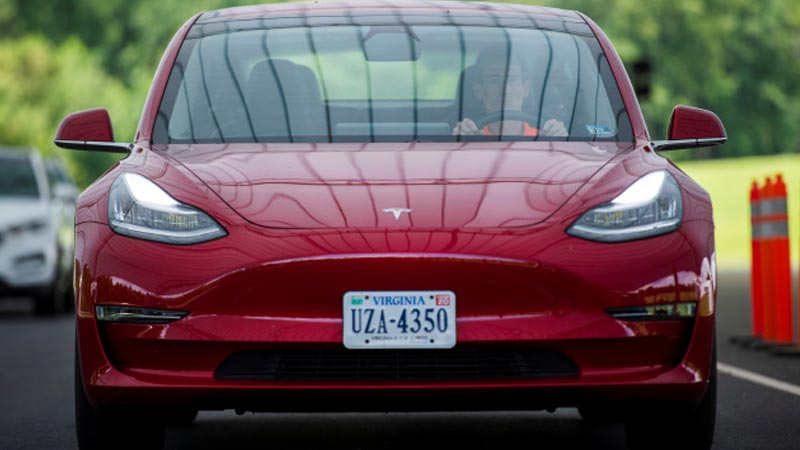 Tesla Autopilot agora detecta placas de limite de velocidade