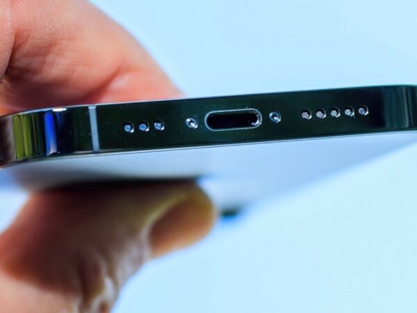 Iphone 14: por que a Apple pode remover a porta lightning do smartphone