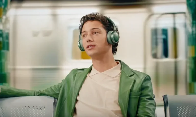 JBL lança fones com bateria impressionante de 80 horas