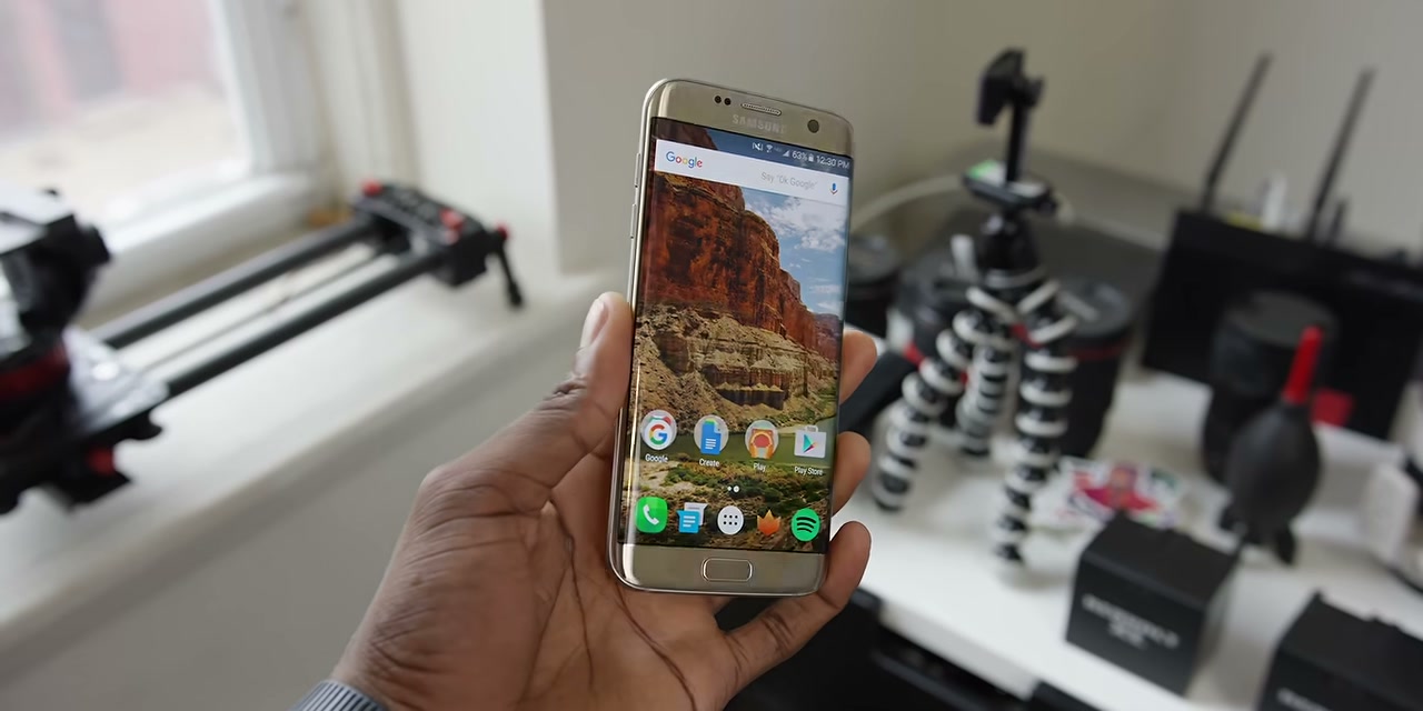 Celular sem bordas da Tecno existe? O truque dos “0 mm” explicado
