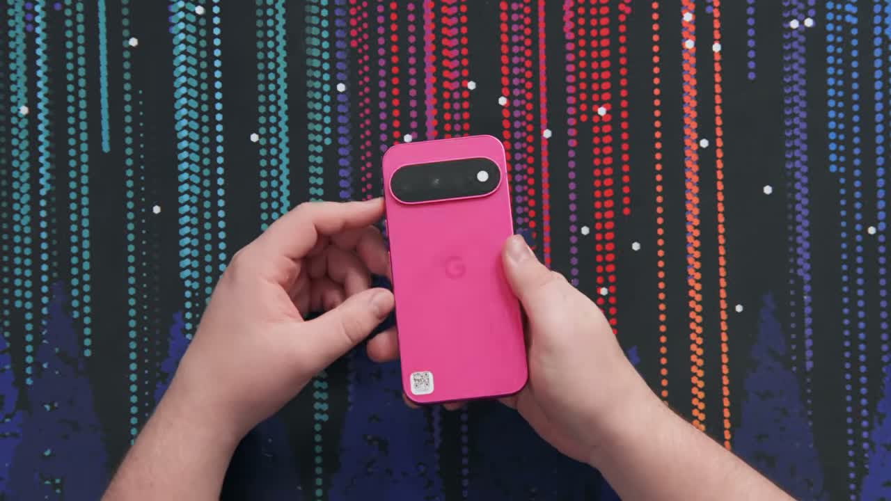 Pixel 11 e Pixel 11 Pro lado a lado em teste