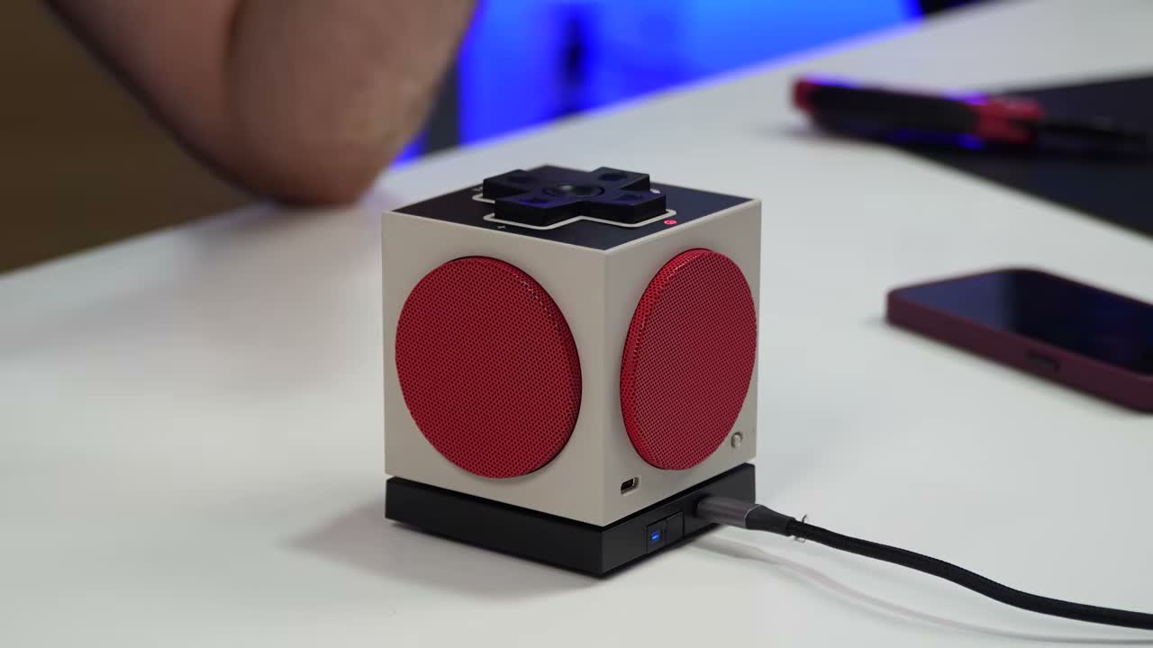 Caixa de controle compacto exibida durante o vídeo