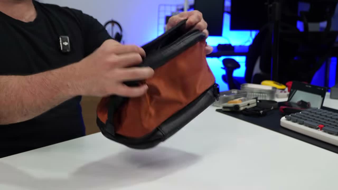 Estojo com divisórias para pequenos acessórios de tecnologia