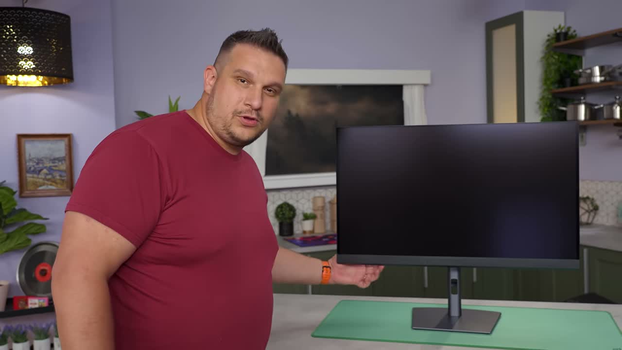 Monitor Dell U3226Q visto de perfil durante teste