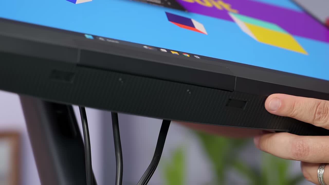 Monitor grande configurado com janelas de computador