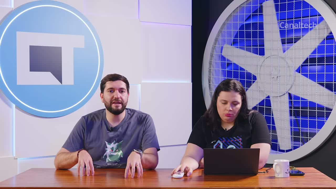 Apresentadores discutindo preços de hardware e celulares