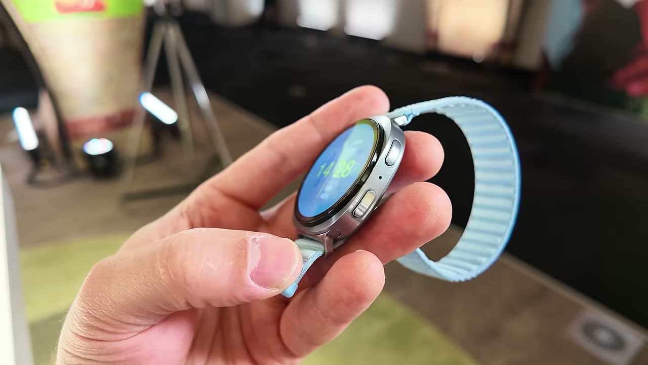 Galaxy Watch9 no pulso durante teste de saúde