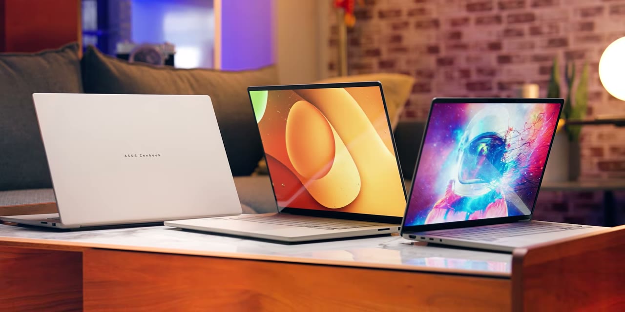Vários notebooks premium organizados para comparação