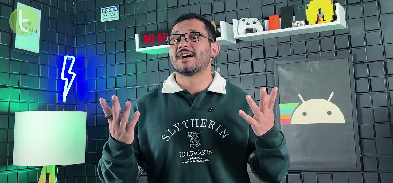 Apresentador comenta cronogramas de lançamentos