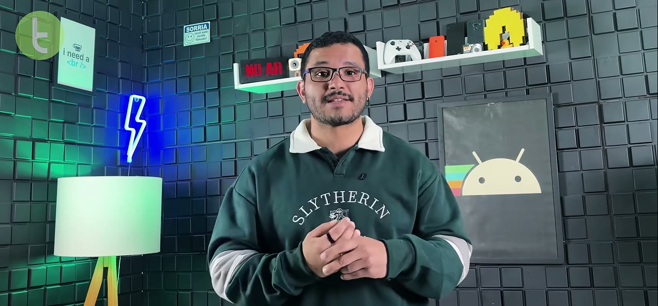 Apresentador contextualiza rumores de tecnologia
