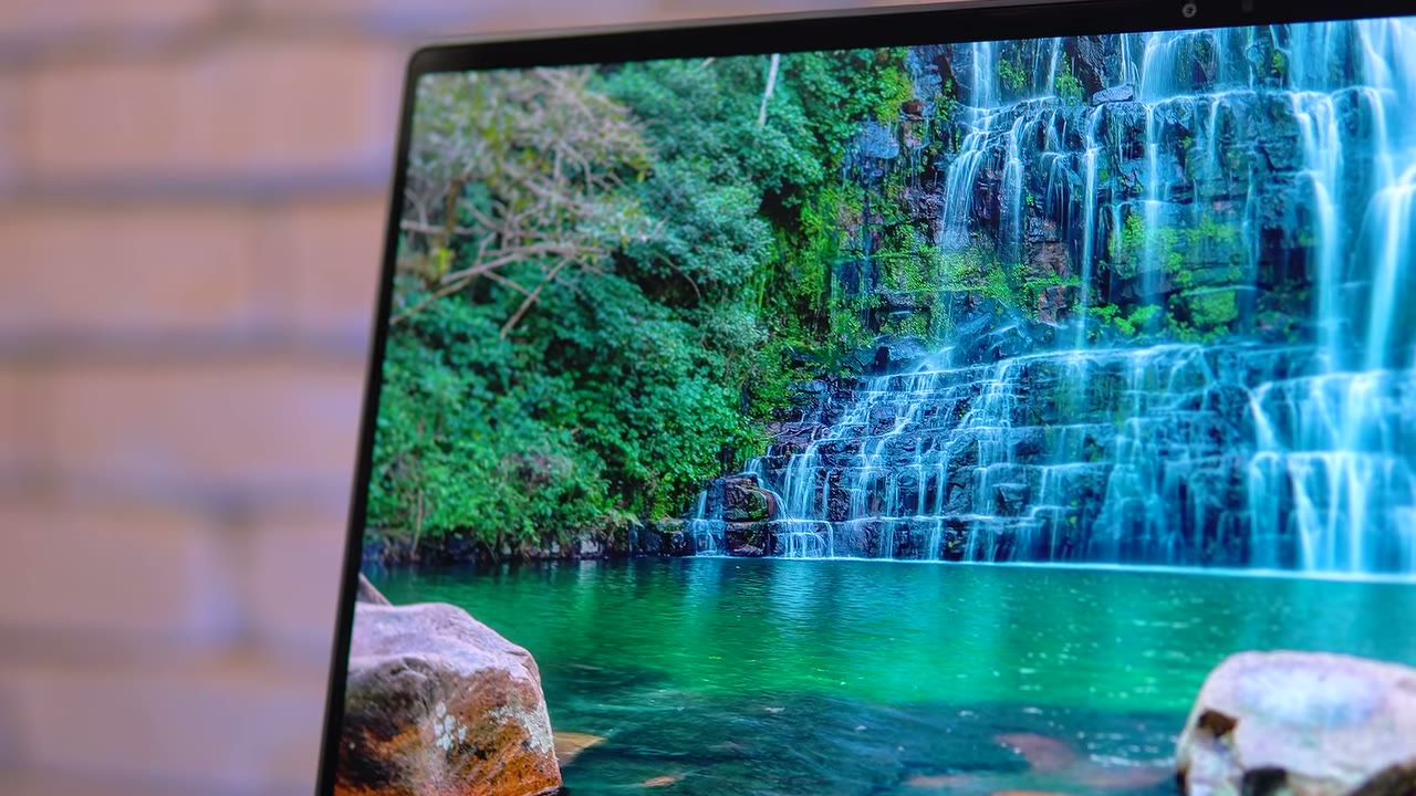 Tela do Dell XPS 14 exibindo vídeo em alta resolução