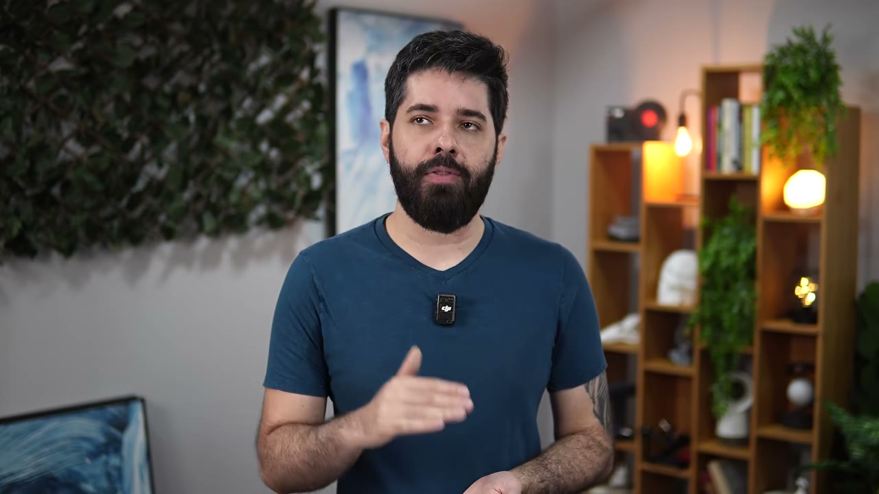 Apresentador explica resultados do notebook testado